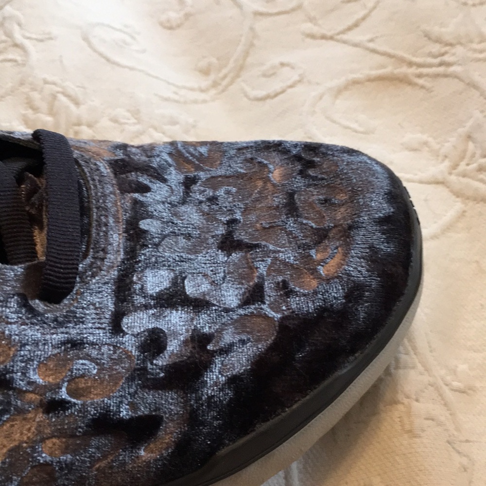 Nike velvet animal print Free rn sneakers - Picture 2 of 6
